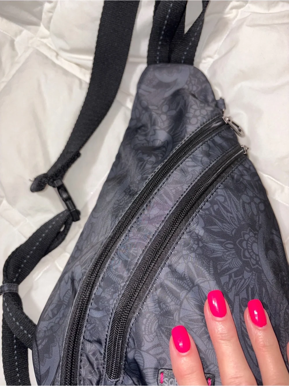 Nwot Sakroots sling on the go backpack bag